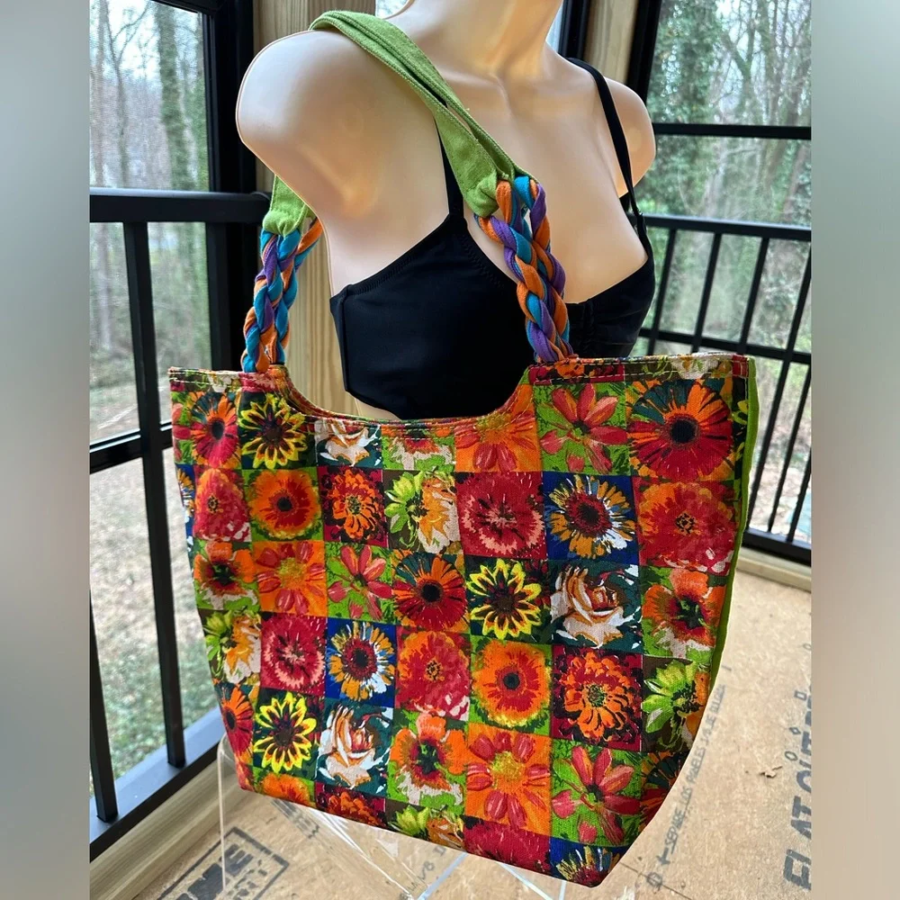 Artsy Floral Designer Colorful Resort Tote Fun-Loving Beach Trip Cruise-Like New - Picture 6 of 12